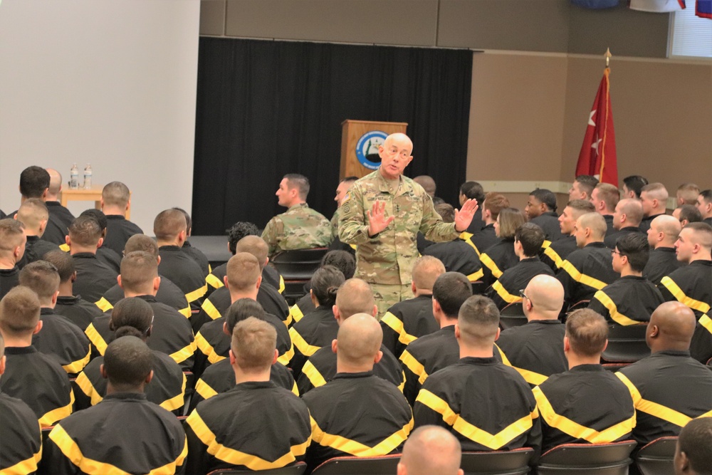 Chief of Army Reserve holds official visit to Fort McCoy