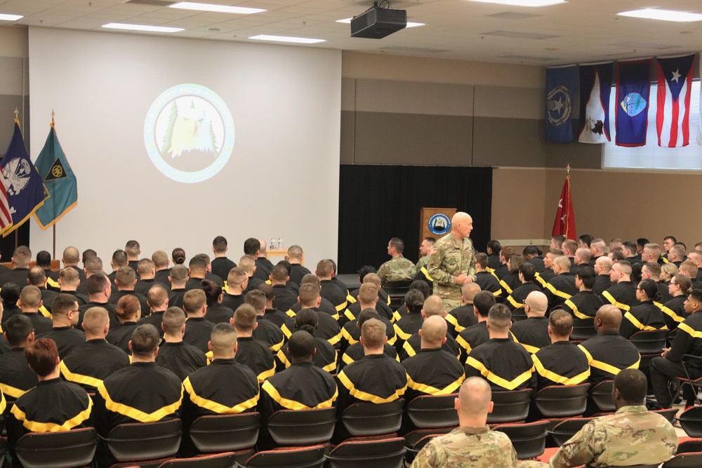 Chief of Army Reserve holds official visit to Fort McCoy