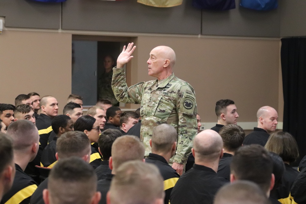 Chief of Army Reserve holds official visit to Fort McCoy