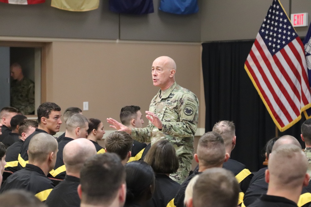 Chief of Army Reserve holds official visit to Fort McCoy