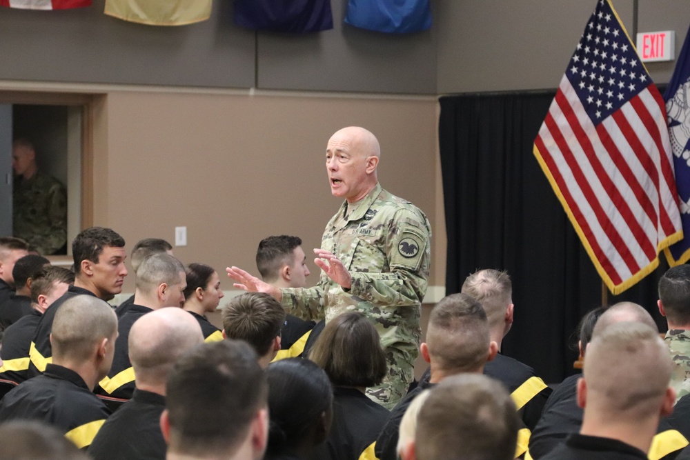 Chief of Army Reserve holds official visit to Fort McCoy