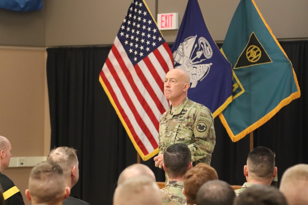 Chief of Army Reserve holds official visit to Fort McCoy