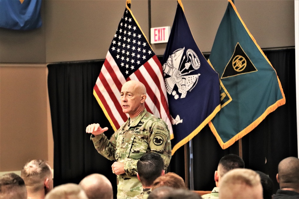 Chief of Army Reserve holds official visit to Fort McCoy