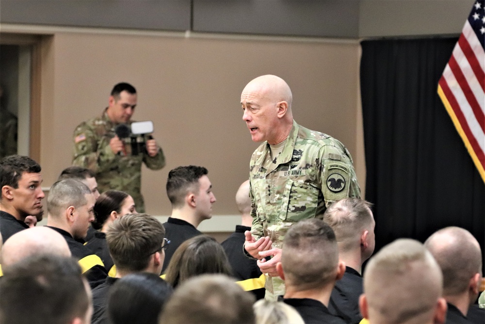 Chief of Army Reserve holds official visit to Fort McCoy
