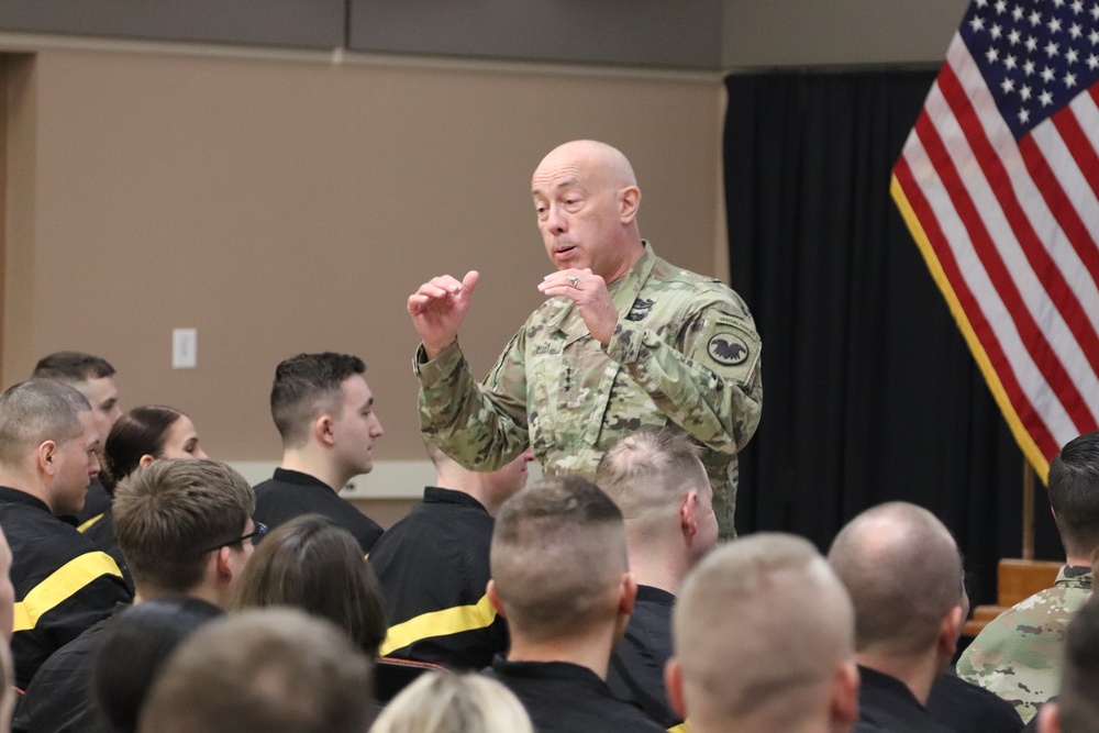 Chief of Army Reserve holds official visit to Fort McCoy