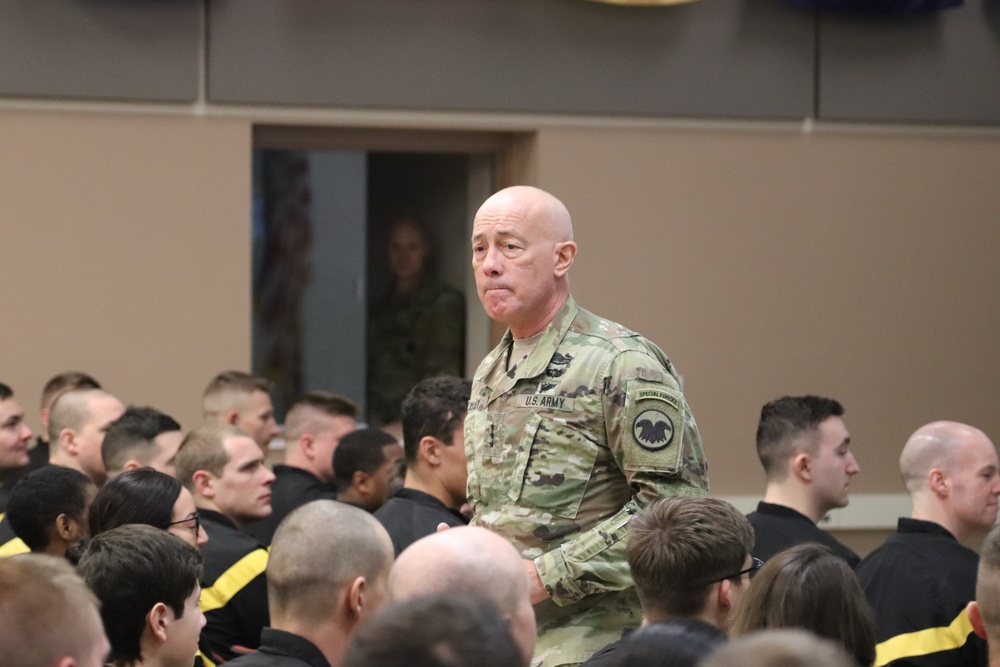 Chief of Army Reserve holds official visit to Fort McCoy