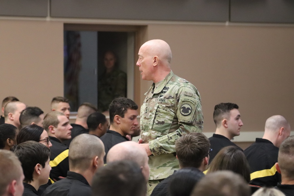 Chief of Army Reserve holds official visit to Fort McCoy