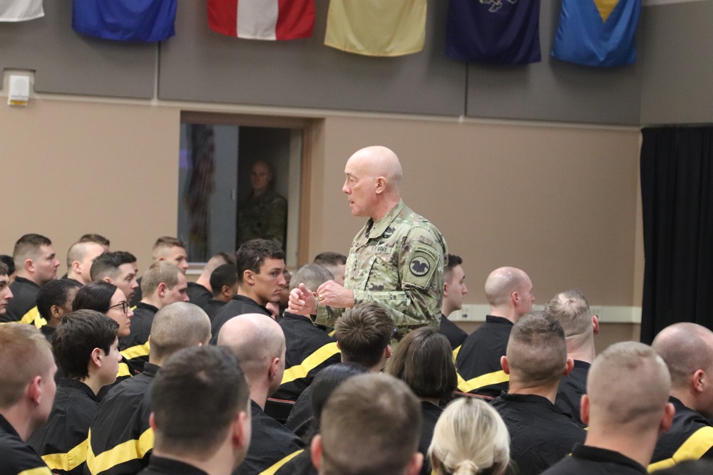 Chief of Army Reserve holds official visit to Fort McCoy