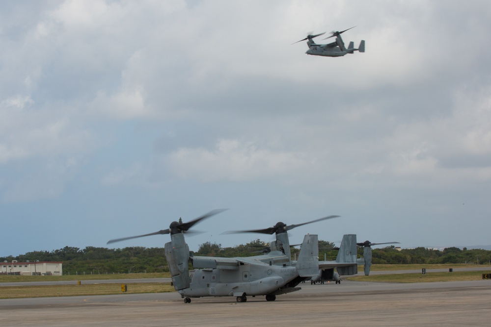 VMM-262, HMLA-369 Fly to Ie Shima for Combined Training Event