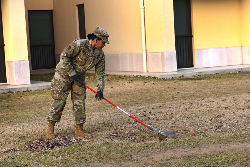 SNCOs give back to dorm Airmen