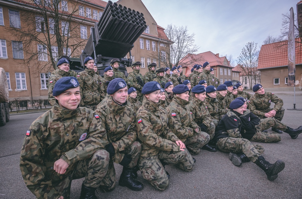 NATO Battle Group Poland Soldiers collaborate to put on a static display for local school children