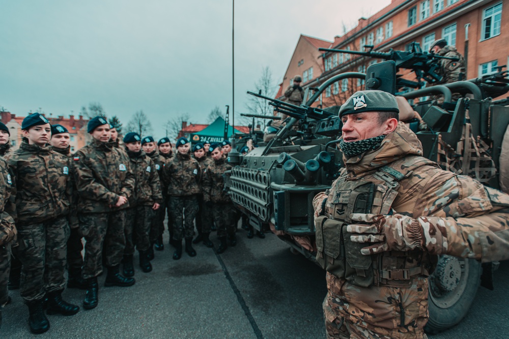 NATO Battle Group Poland Soldiers collaborate to put on a static display for local school children