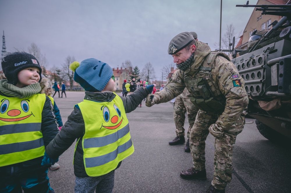 NATO Battle Group Poland Soldiers collaborate to put on a static display for local school children