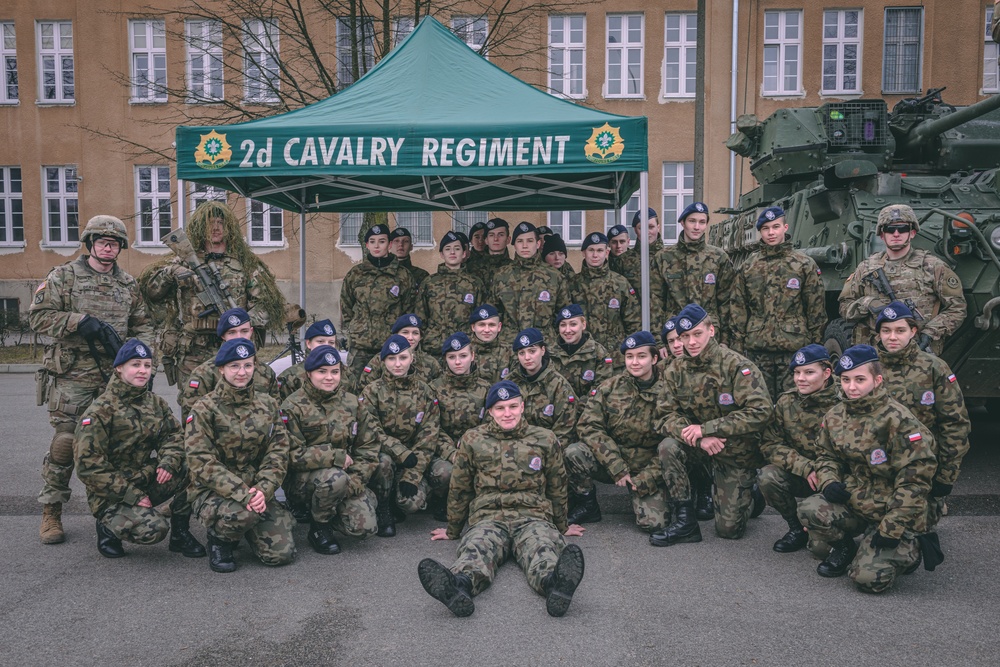 NATO Battle Group Poland Soldiers collaborate to put on a static display for local school children