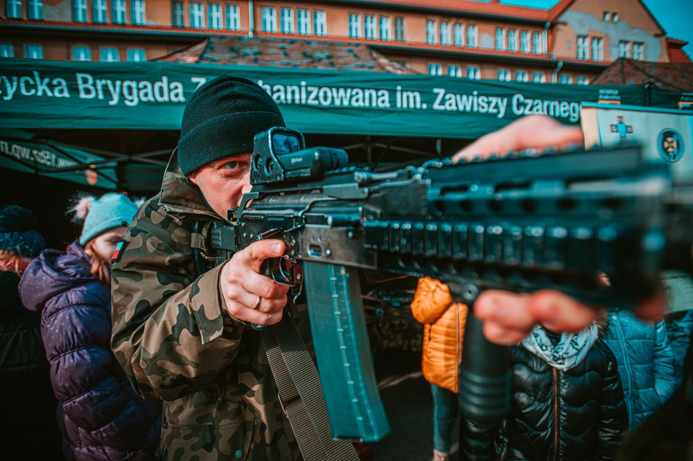 NATO Battle Group Poland Soldiers collaborate to put on a static display for local school children