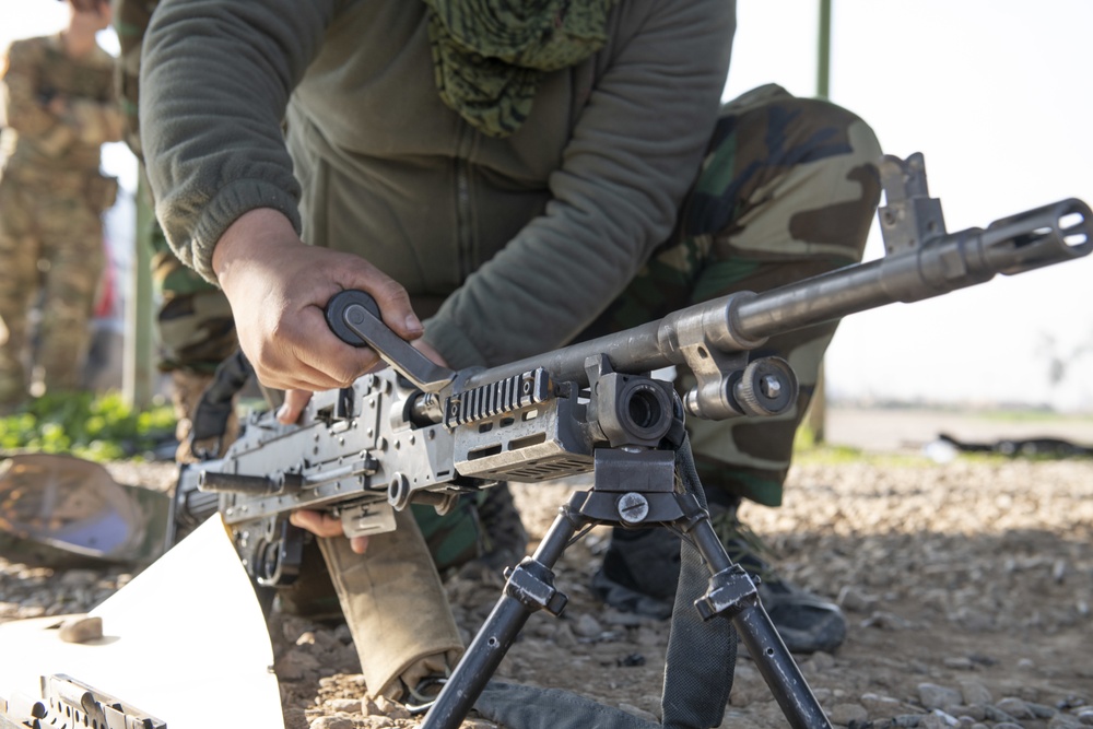 Qwat al-Khasah al-Iraqi learn advanced machine gun techniques
