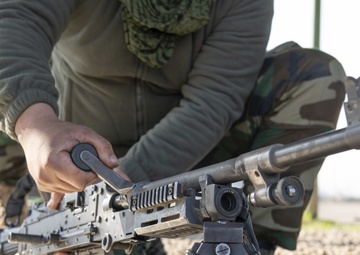 Qwat al-Khasah al-Iraqi learn advanced machine gun techniques