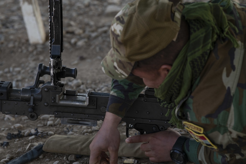 Qwat al-Khasah al-Iraqi learn advanced machine gun techniques