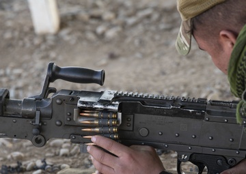 Qwat al-Khasah al-Iraqi learn advanced machine gun techniques