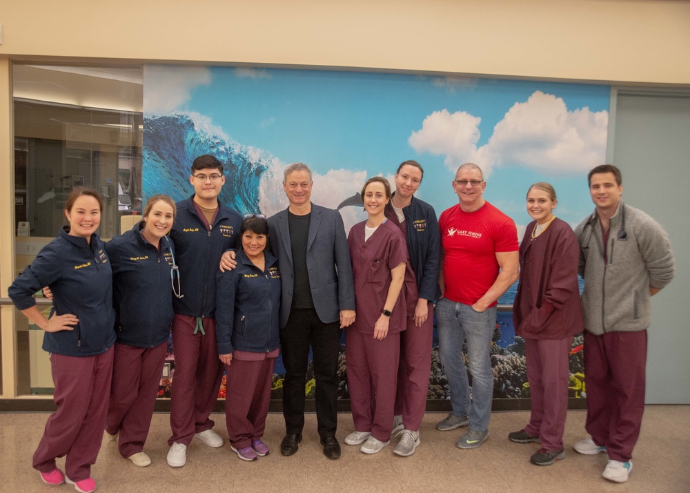 Gary Sinise, Robert Irvine Pose with NMCSD Staff