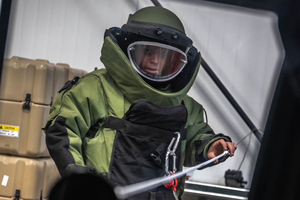 SPMAGTF-AE: EOD training scenarios