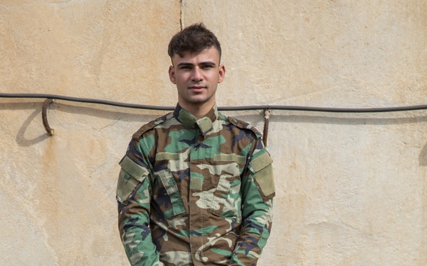 Peshmerga soldiers train mine detection dogs