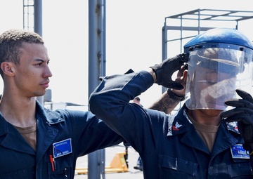 USS Blue Ridge Sailors Participate in VERTREP Training