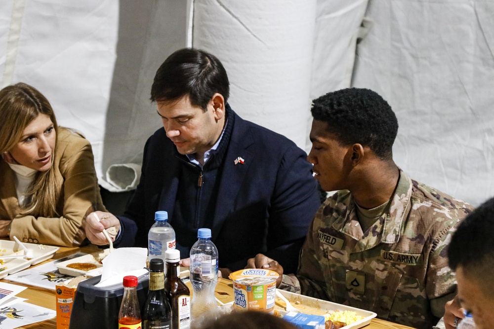Rubio and wife eat with Florida Soldiers