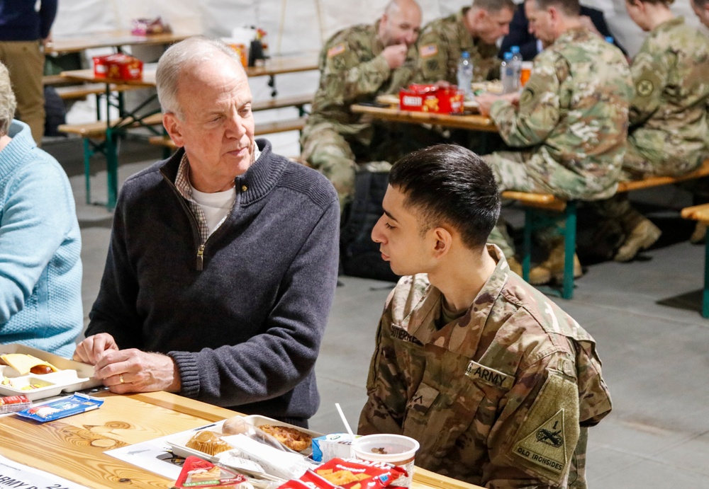 Moran eats with Soldier
