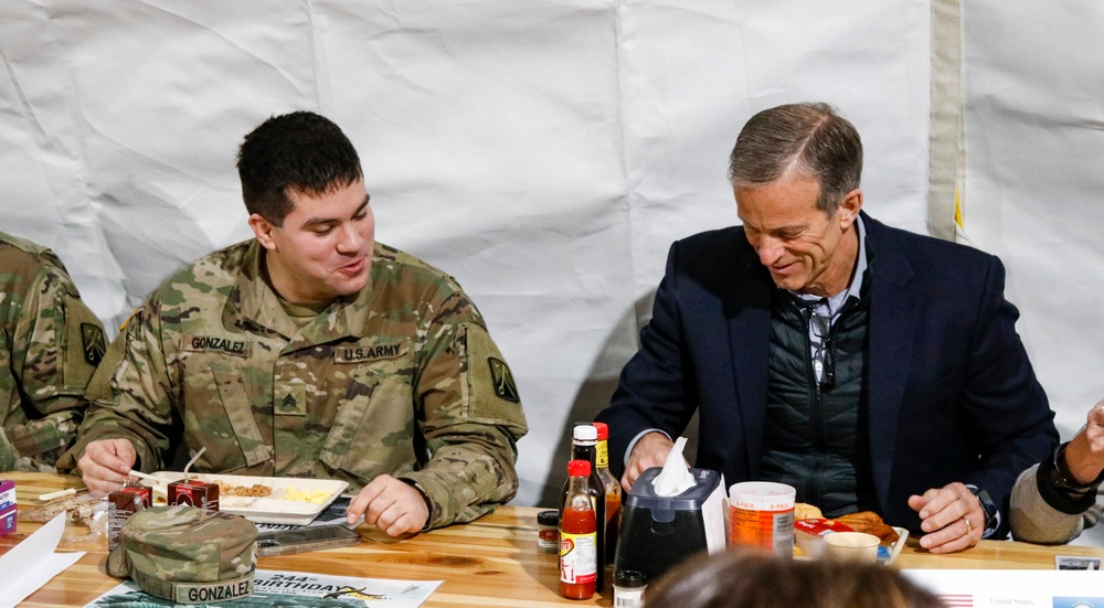 Thune eats with Soldier