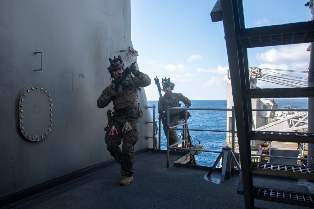 Stand by to be boarded: 31st MEU Maritime Raid Force conducts VBSS training