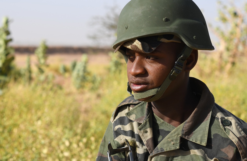 U.S. air advisors train Forces Armées Nigeriennes members