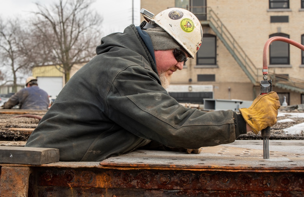 Brian Kurtzrock remaking the Black Rock Lock gate angles
