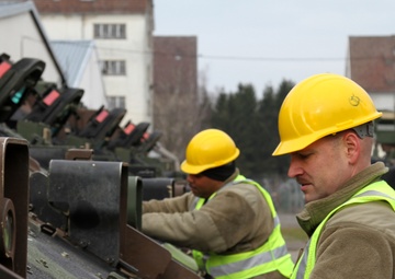 U.S. Army Reserve Soldiers conduct push pull operations for DEFENDER-Europe 20