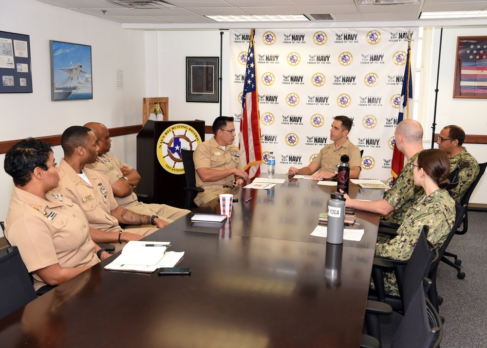 Commodore, Navy Recruiting Region West visits NRD San Antonio