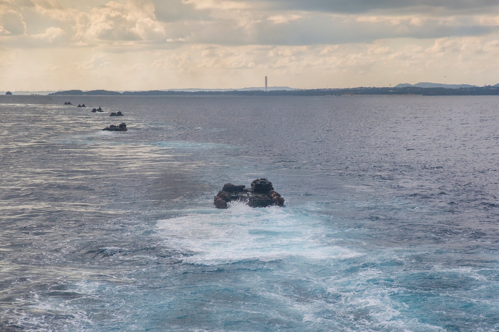 Splash! BLT 1/5 Marines disembark the USS Green Bay