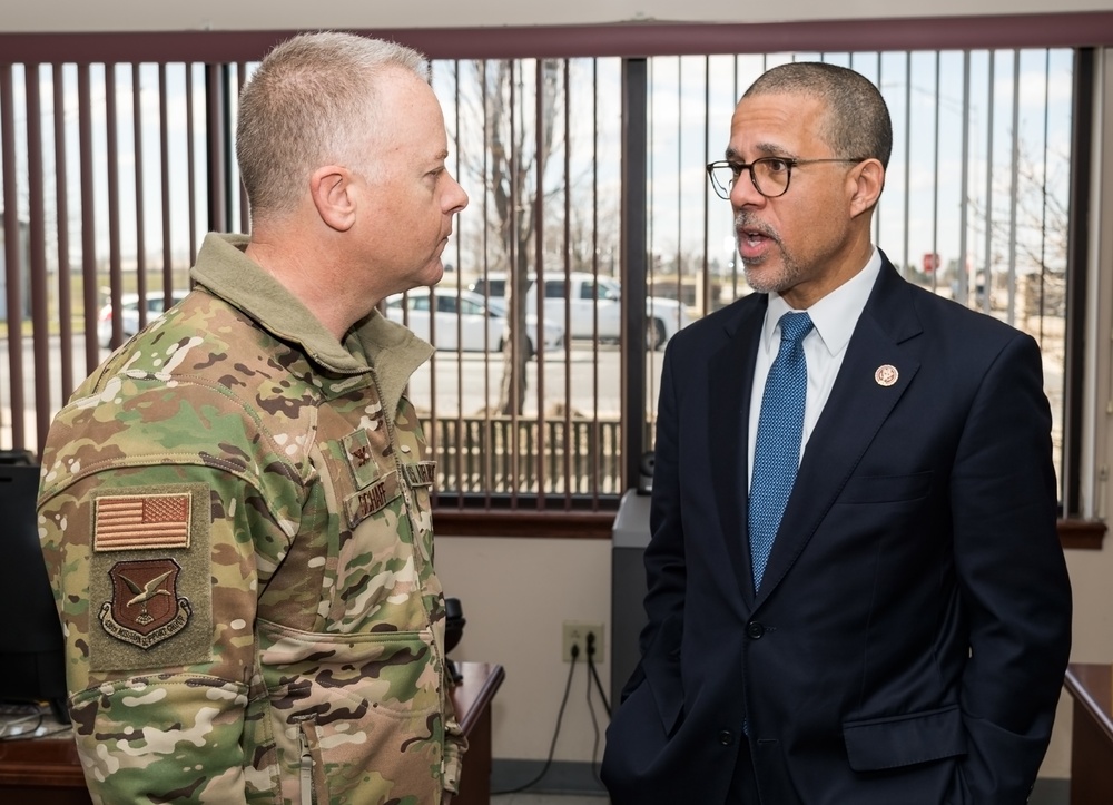 Snapshot: U.S. Representatives visit Dover AFB