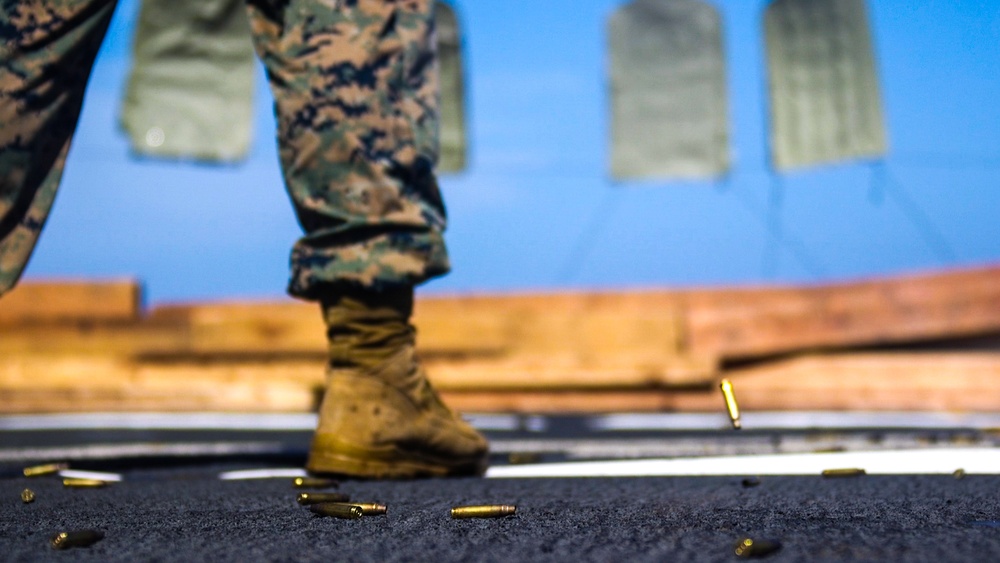 31st MEU Marines conduct rifle qualification aboard USS Green Bay