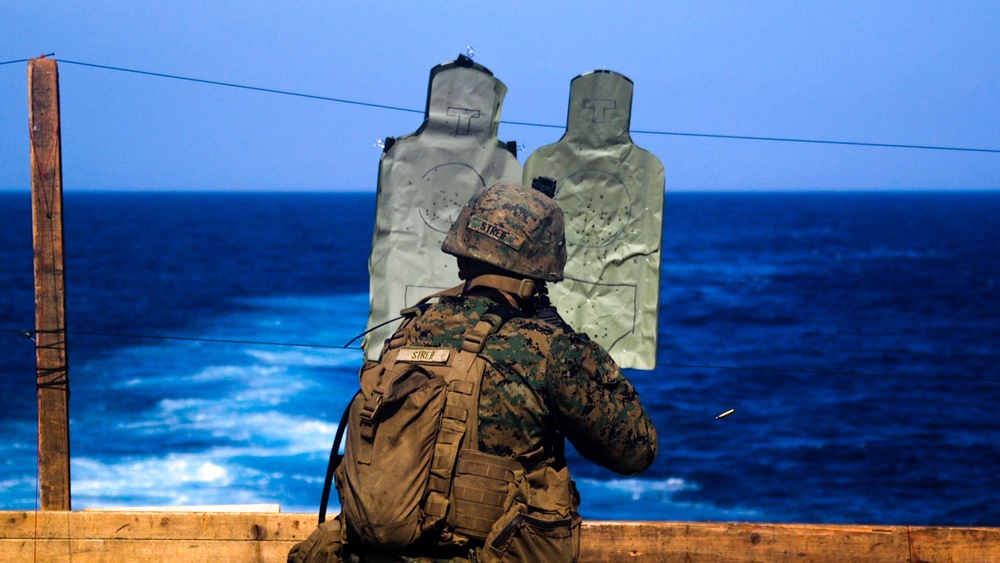 31st MEU Marines conduct rifle qualification aboard USS Green Bay