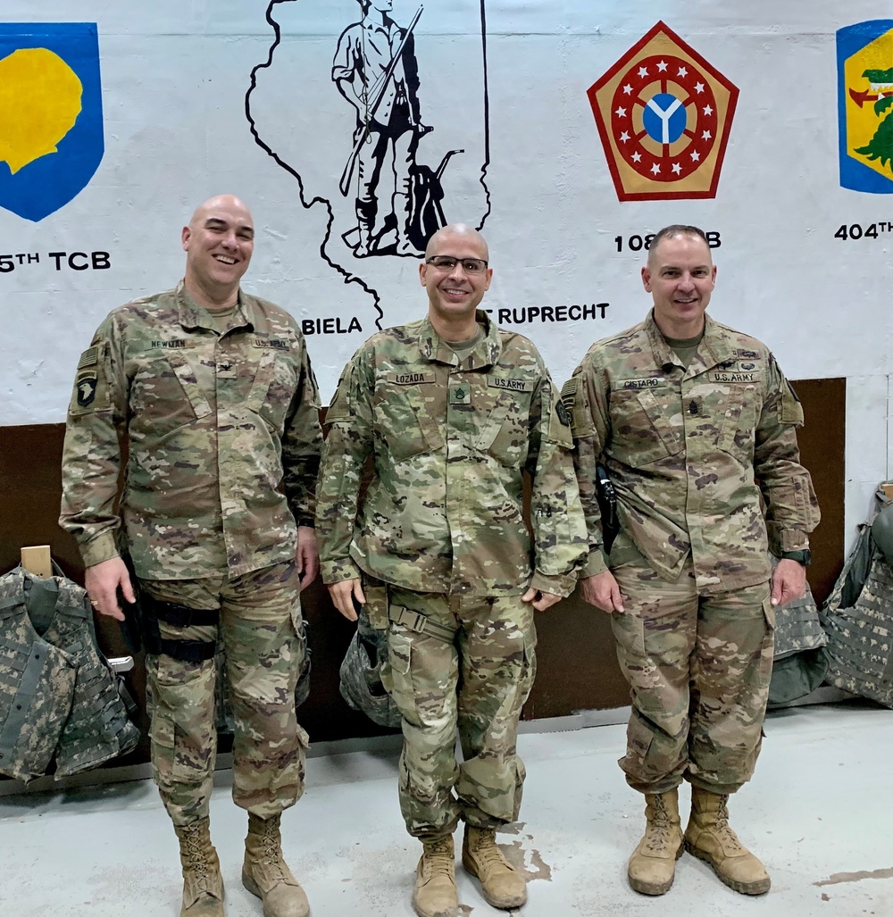 Deployed Illinois Soldier awarded the Commander’s Coin of Excellence