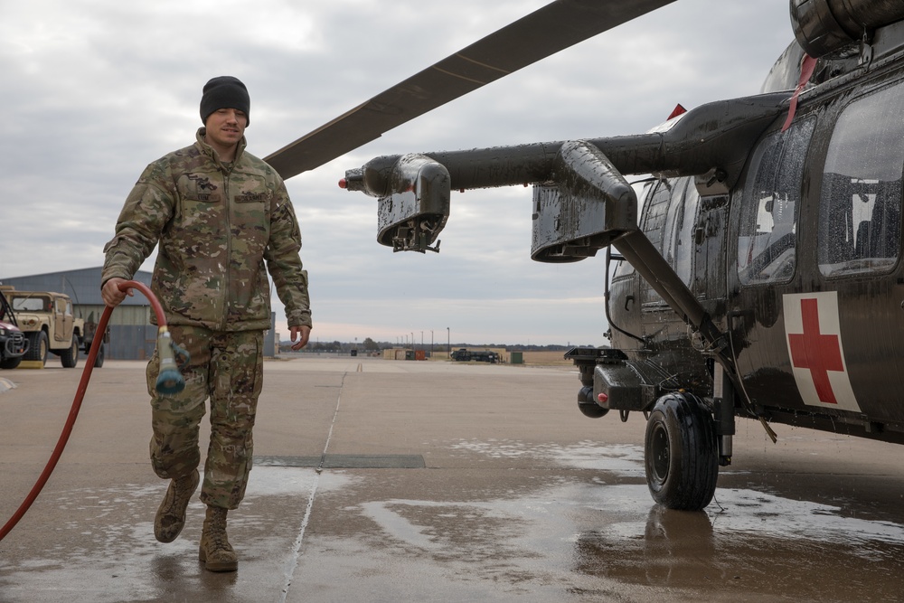 DVIDS Images UH60 Black Hawk Wash [Image 2 of 9]