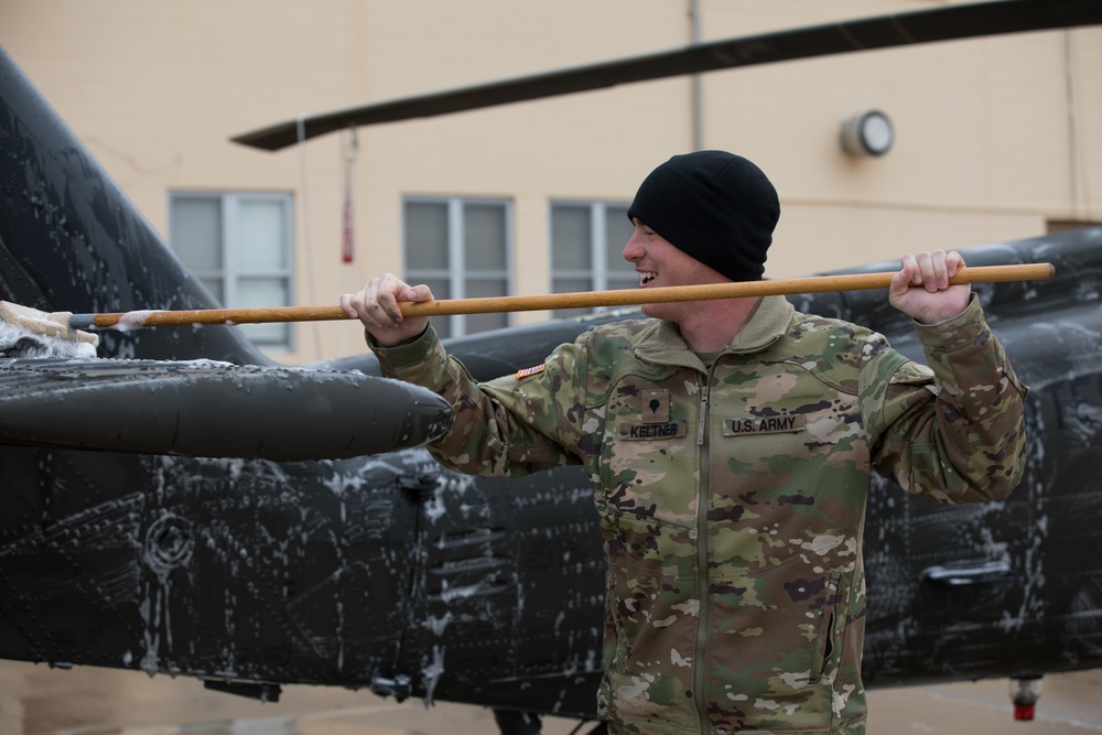 DVIDS Images UH60 Black Hawk Wash [Image 4 of 9]