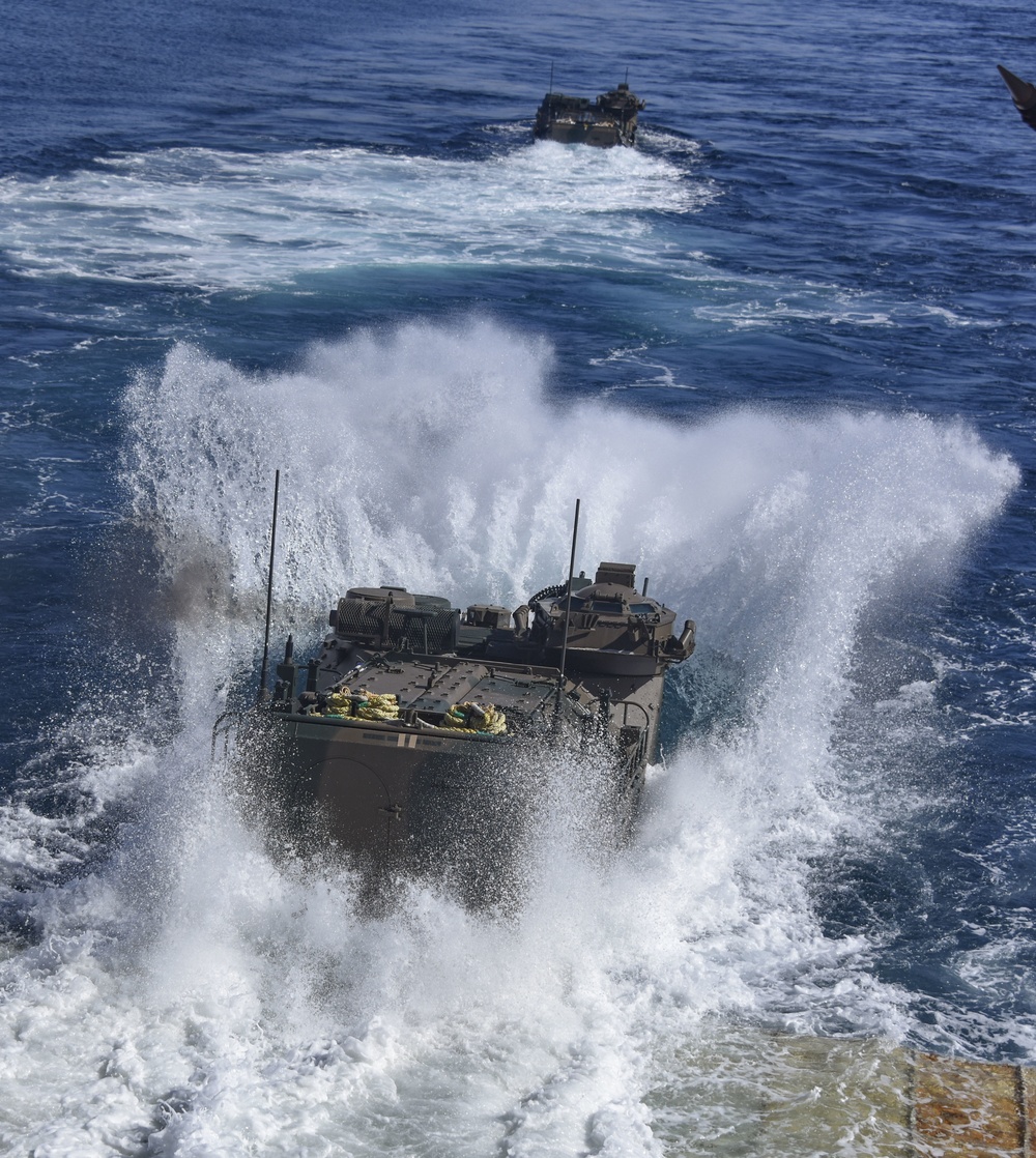 AAVs offload USS Pearl Harbor during Iron Fist