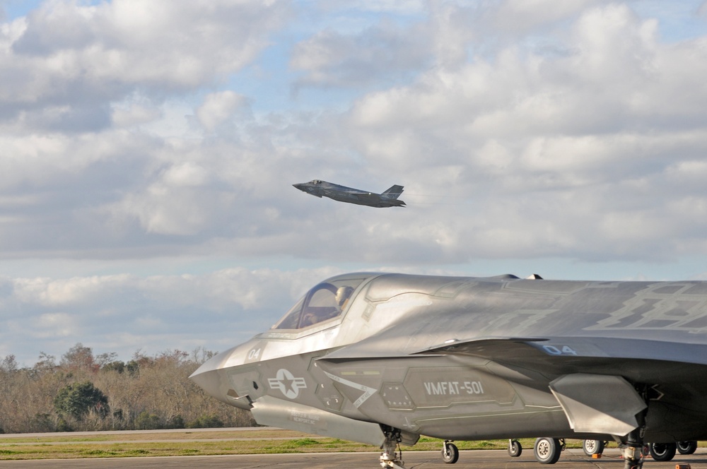 Marine ‘Warlords’ conduct F-35 training over New Orleans