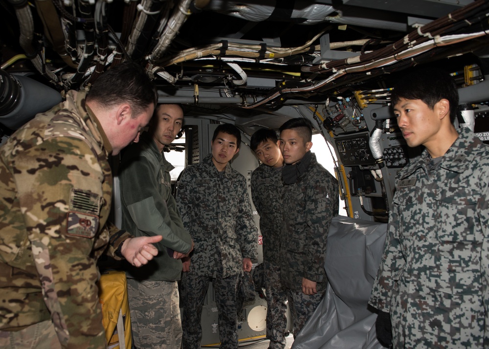 JASDF members from Iruma AB tour Yokota AB