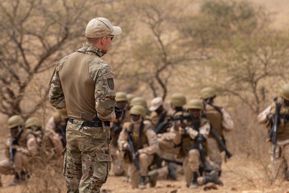 Burkinabe soldiers improve counterterrorism capabilities at Flintlock 20