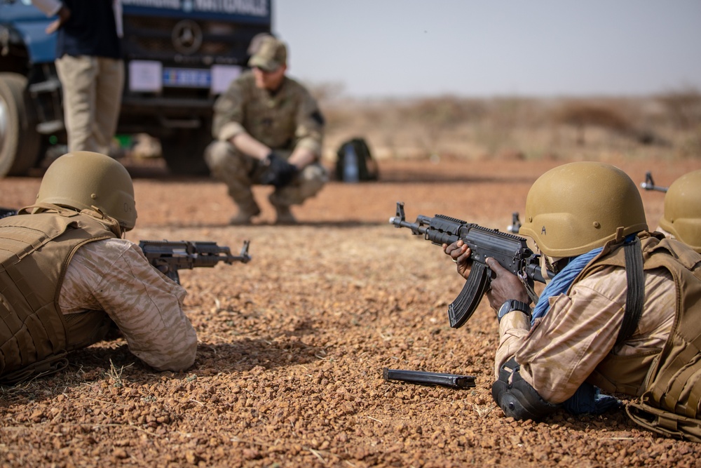 Burkinabe soldiers refine individual weapon reloading techniques during Flintlock 20