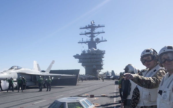 Lt. Gen. and Capt. Observe Flight Operations