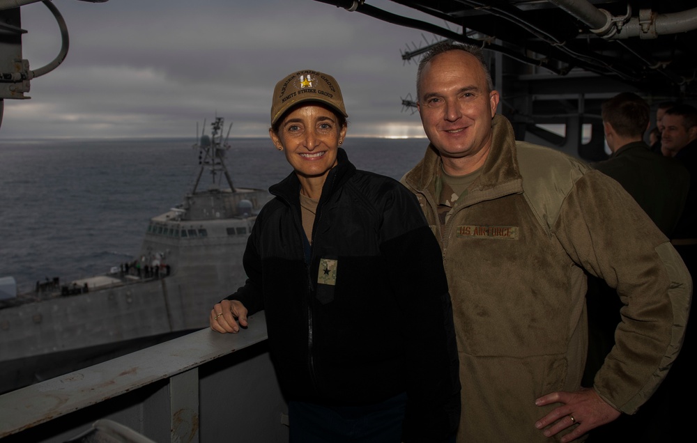 Rear Adm. and Lt. Gen. pose for Photo