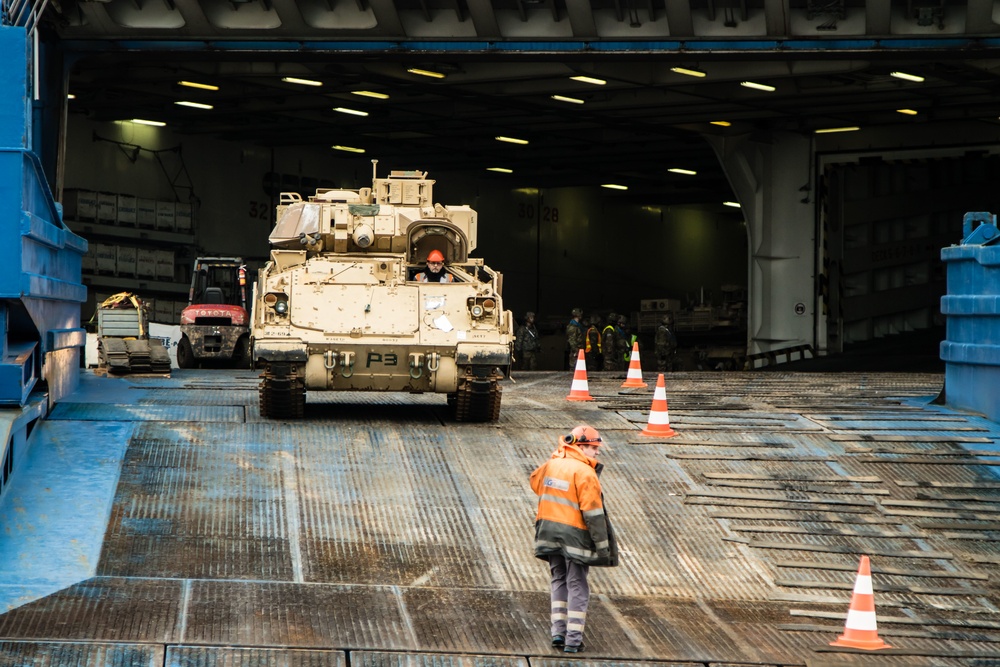 US Army equipment arrives in Europe